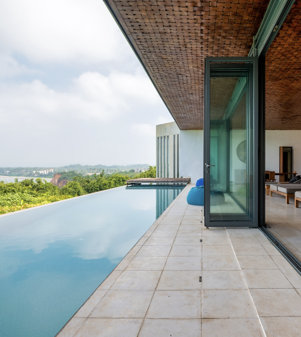 A One Night Stay at Villa Vista | BB